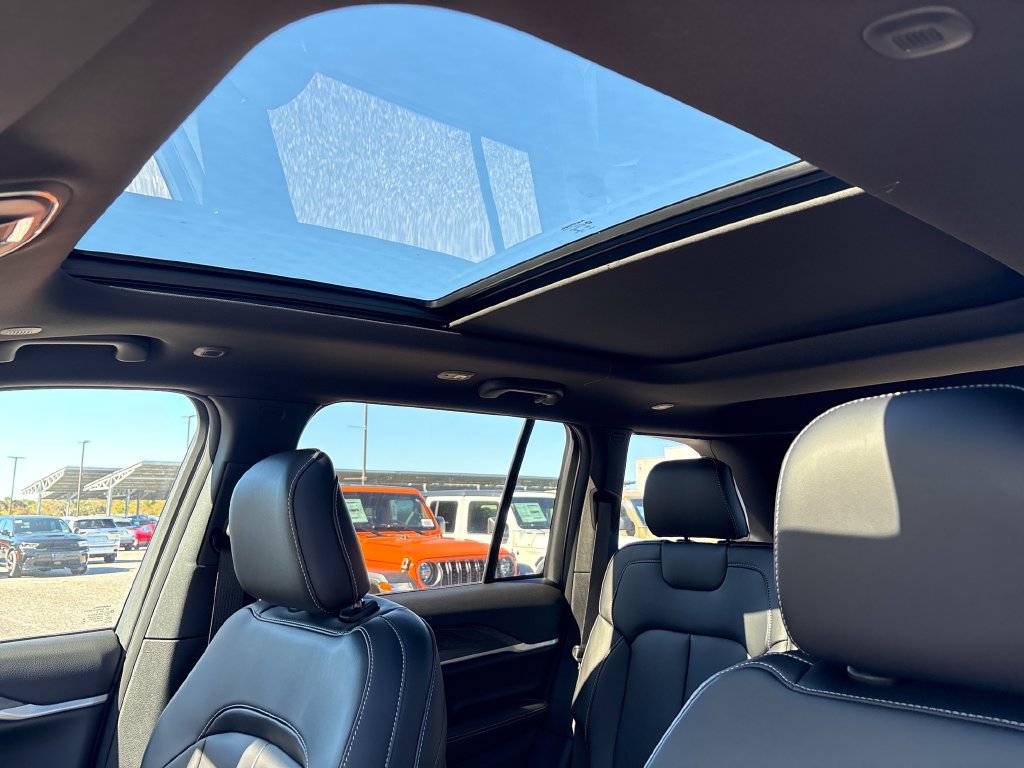New 2027 Jeep Grand Cherokee Limited AWD/4WD image 5