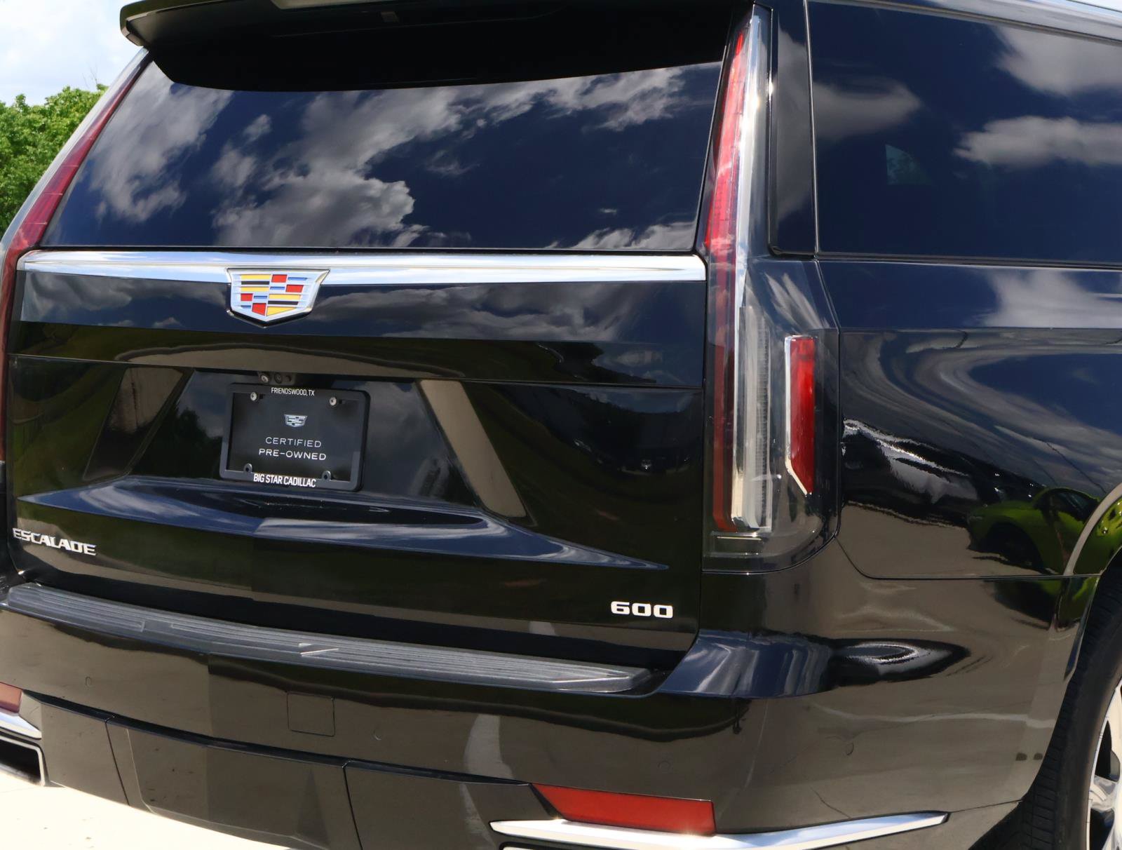 Used 2024 Cadillac Escalade ESV Premium Luxury Platinum AWD/4WD image 11