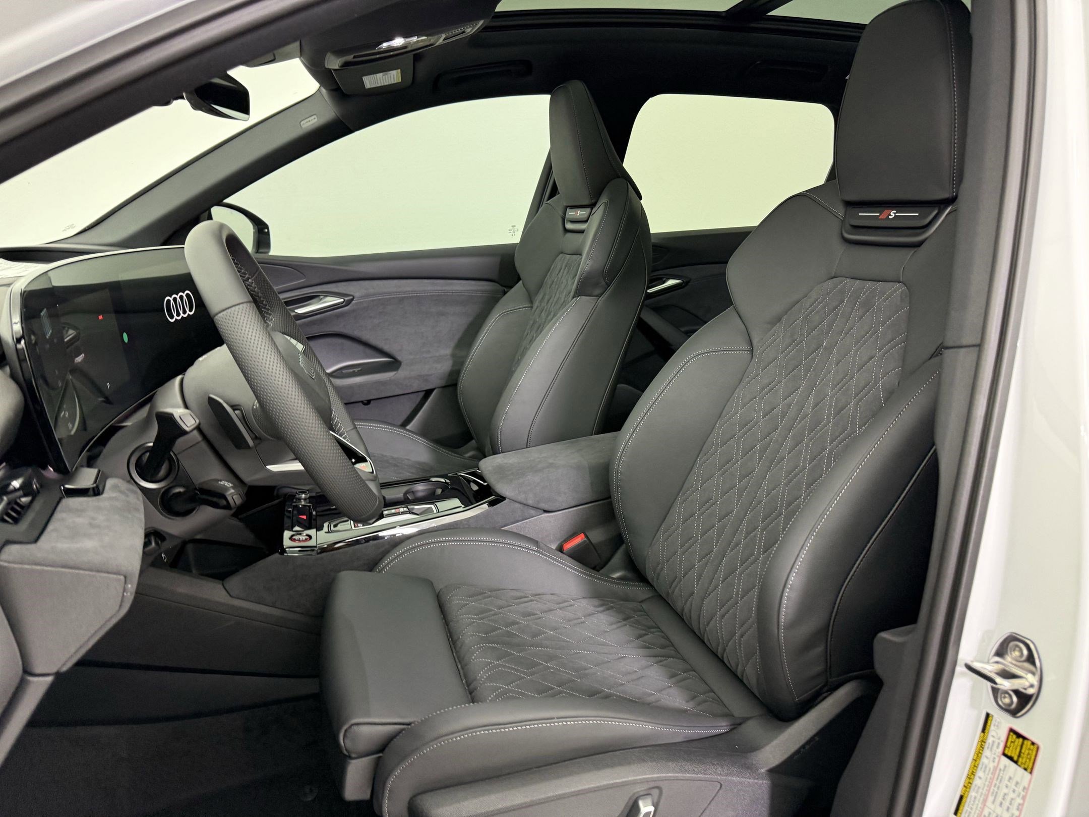 New 2025 Audi SQ6 e-tron Premium image 4