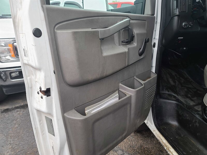 Used 2018 Chevrolet Express 4500 Extended w/ Driver Convenience Package RWD image 9