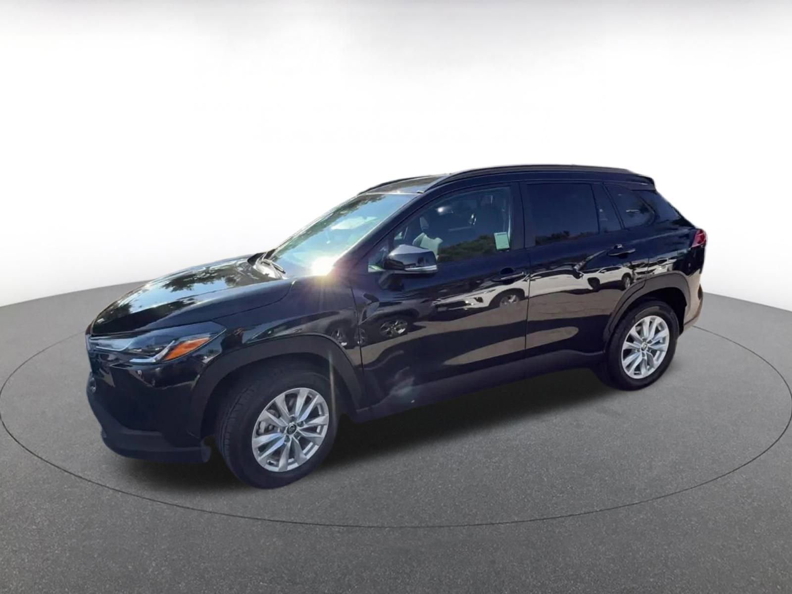 Used 2025 Toyota Corolla Cross LE image 7