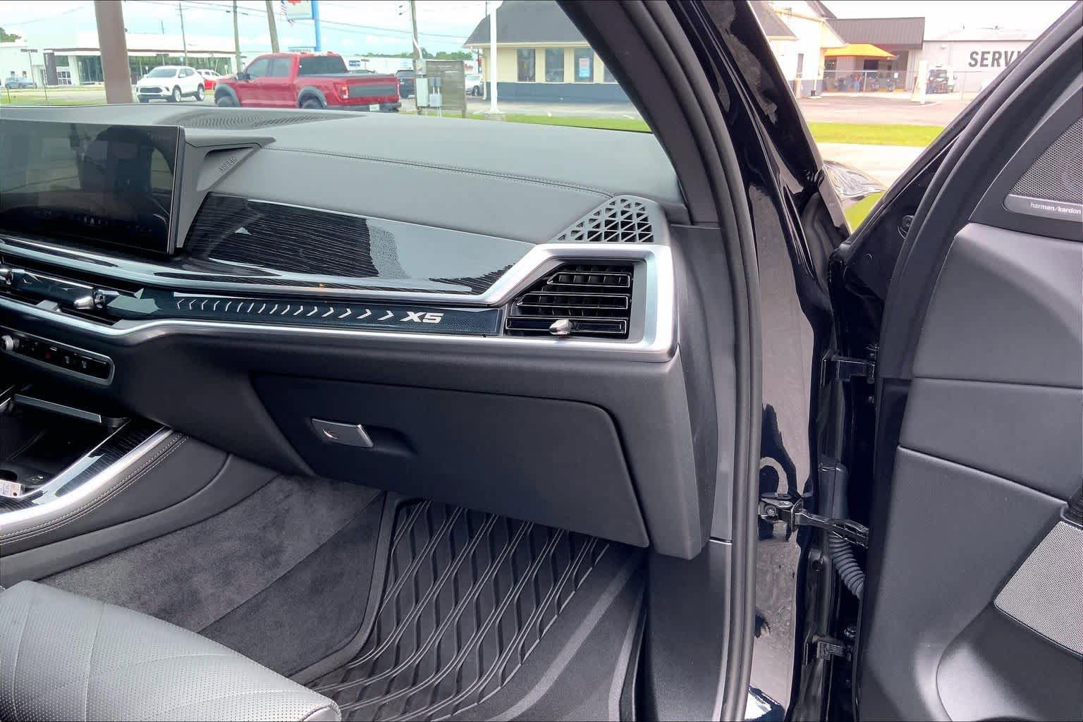 Used 2025 BMW X5 sDrive40i w/ M Sport Package RWD image 18