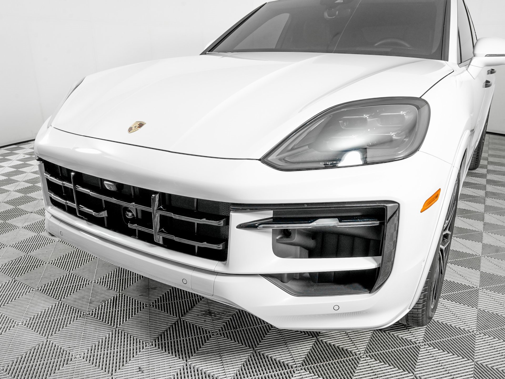 Used 2025 Porsche Cayenne GTS image 29