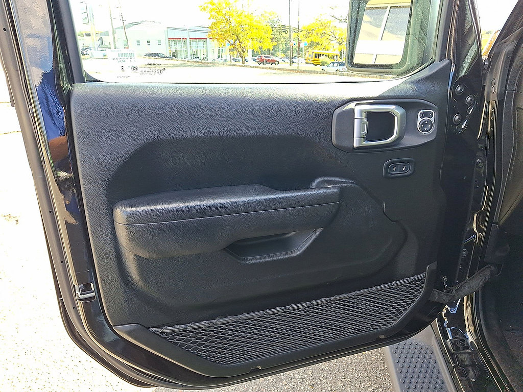 Used 2024 Jeep Wrangler Unlimited w/ Convenience Group AWD/4WD image 16