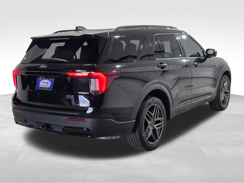 Used 2025 Ford Explorer ST-Line w/ ST-Line Street Pack image 24