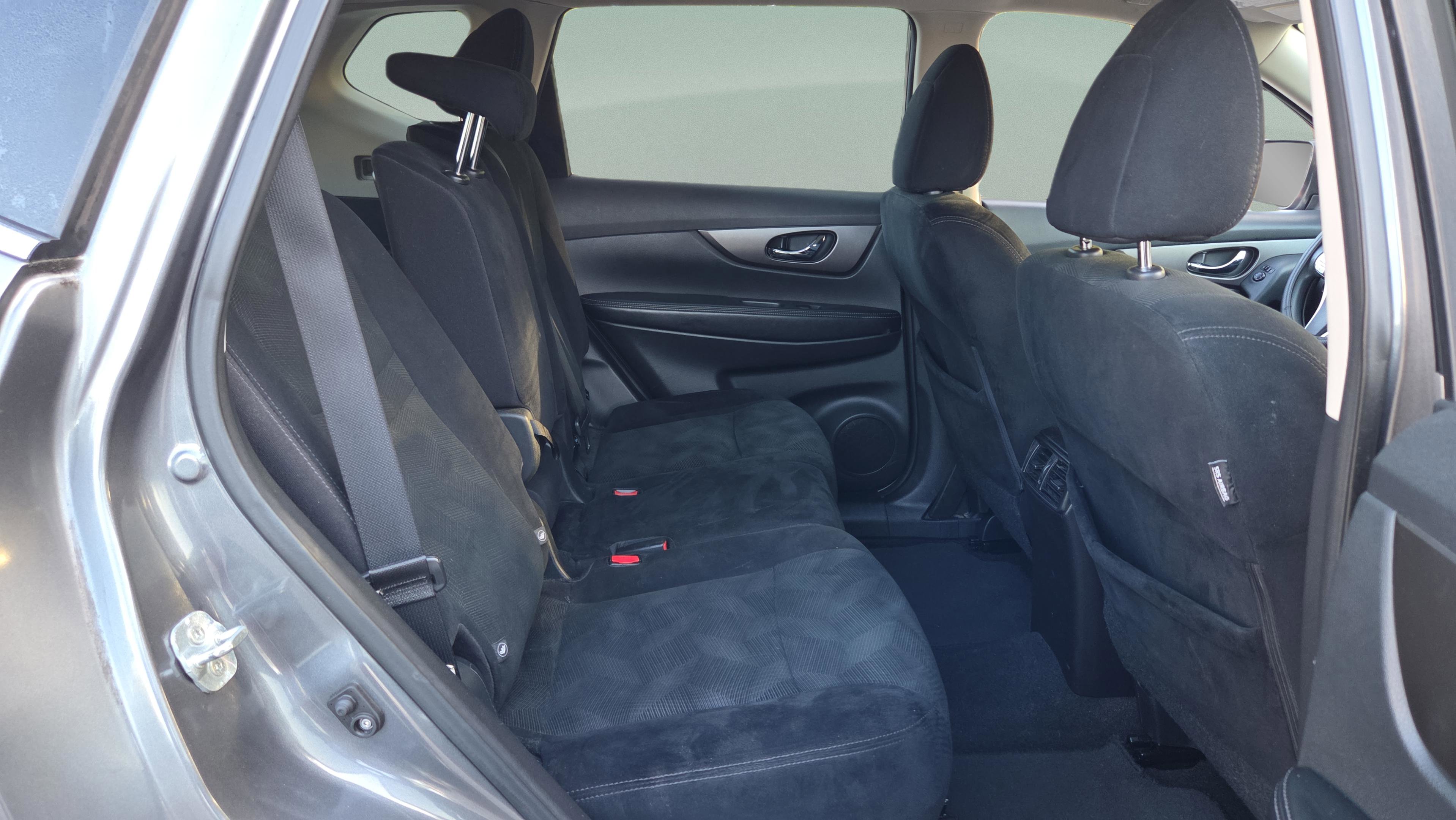 Used 2015 Nissan Rogue SV image 18