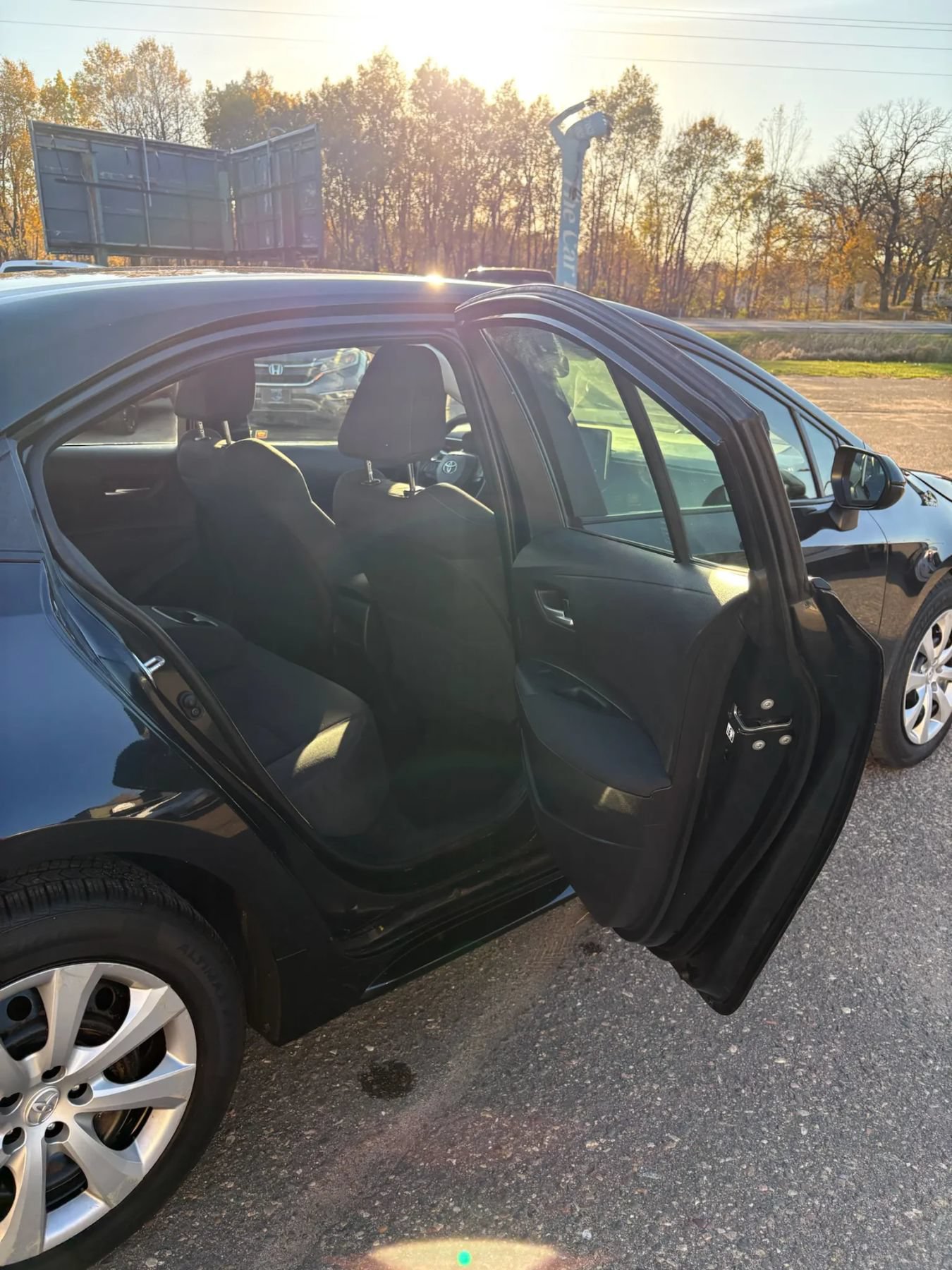 Used 2020 Toyota Corolla LE FWD image 29