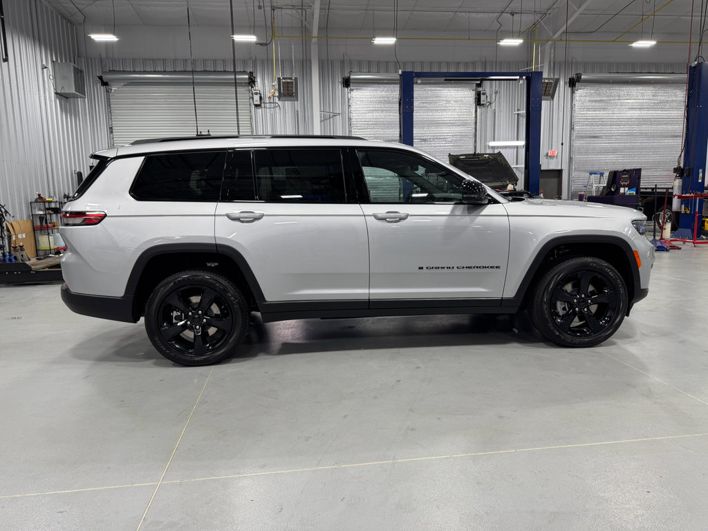 New 2025 Jeep Grand Cherokee L Altitude image 12