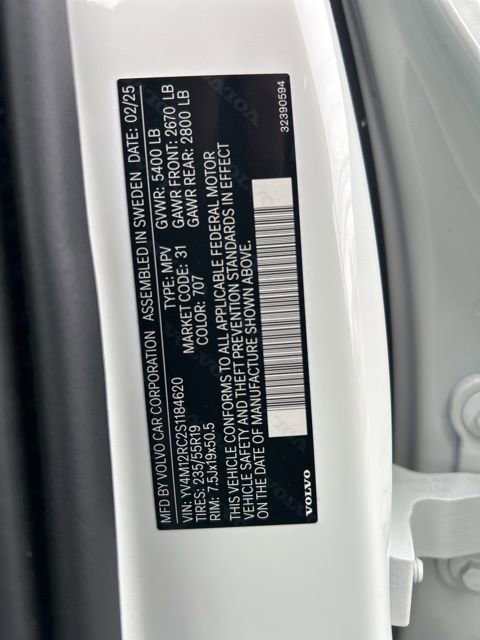 Certified 2025 Volvo XC60 B5 Plus image 28