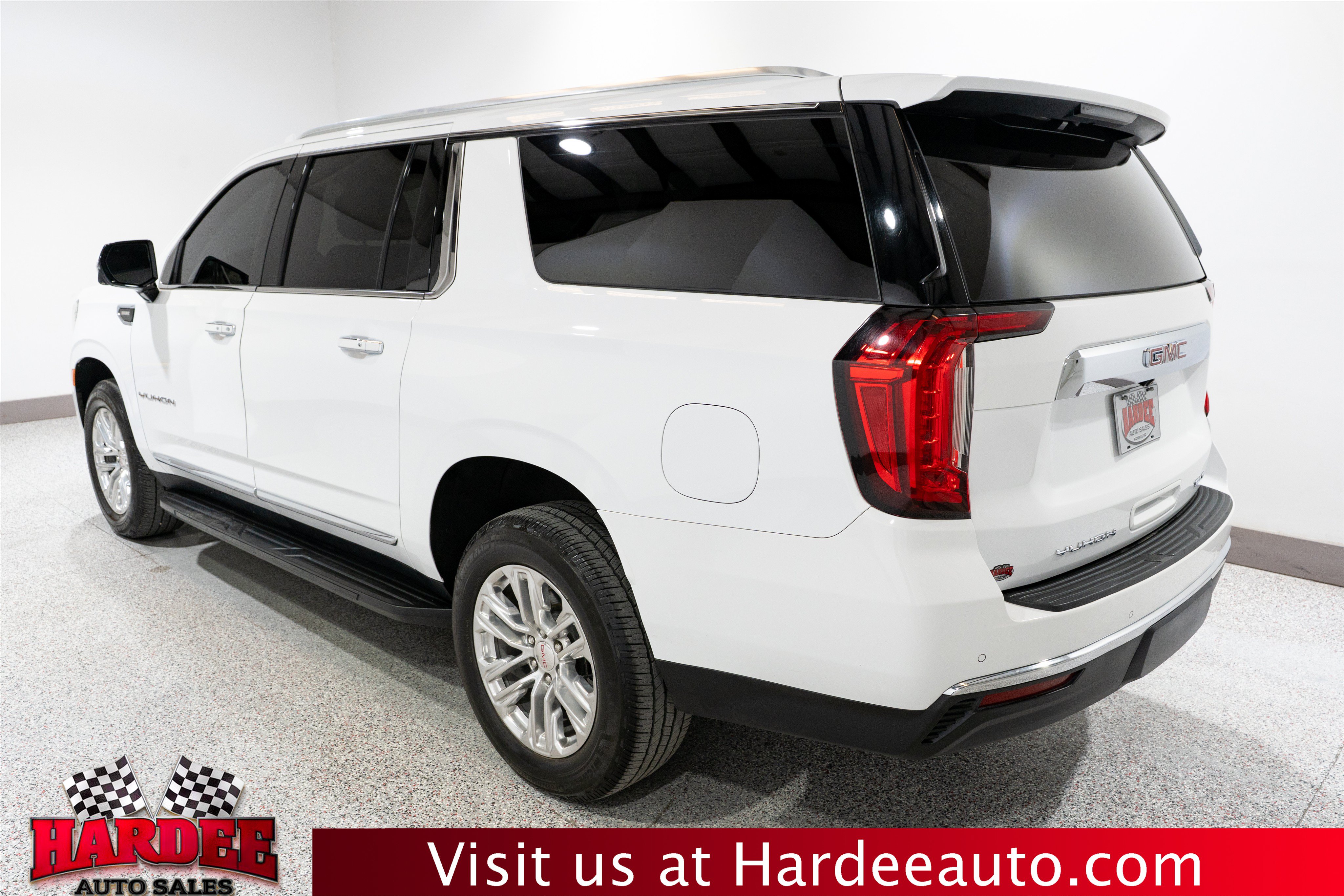 Used 2022 GMC Yukon XL SLT w/ SLT Premium Package RWD image 3