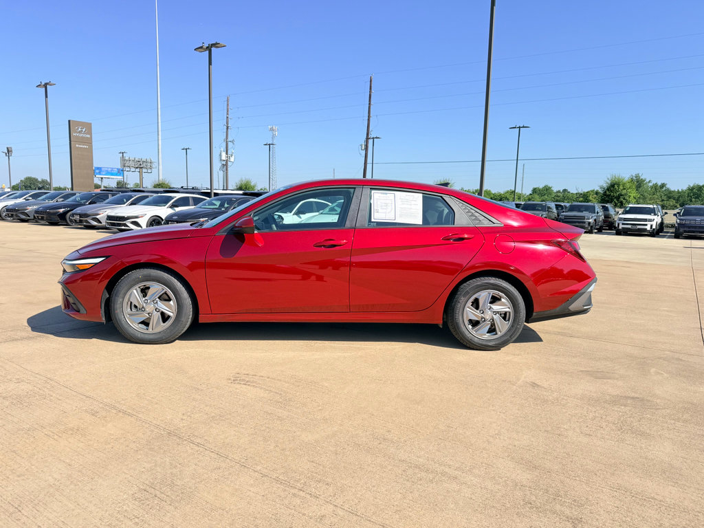 Used 2024 Hyundai Elantra SE FWD image 7