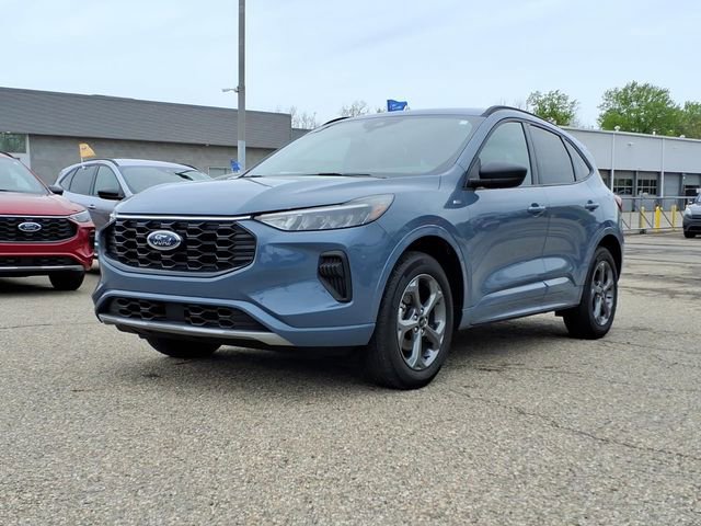 Certified 2024 Ford Escape ST-Line w/ Tech Pack #1 AWD/4WD image 3