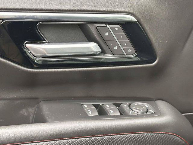 Used 2026 Chevrolet Suburban RST w/ Comfort Package AWD/4WD image 11