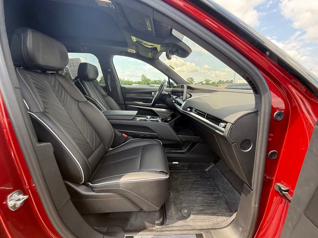 Certified 2026 Cadillac Vistiq Sport w/ LPO, Floor Liner Package AWD/4WD image 34