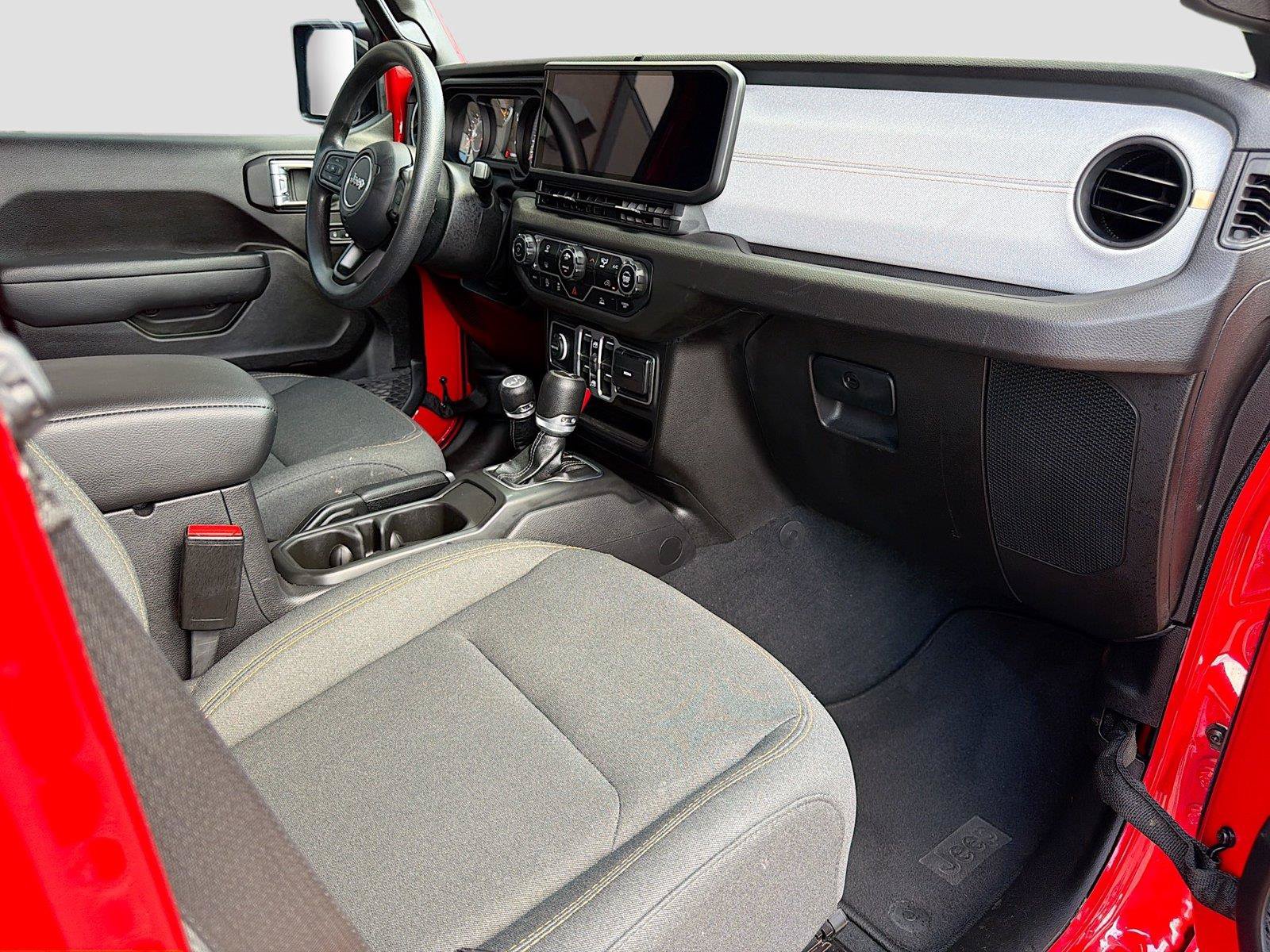 Used 2025 Jeep Gladiator Sport AWD/4WD image 13