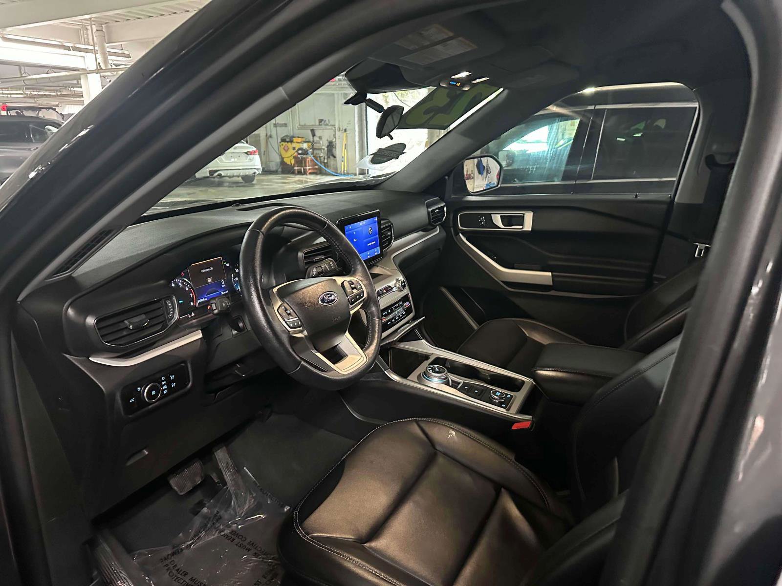 Used 2023 Ford Explorer XLT w/ Equipment Group 202A image 14