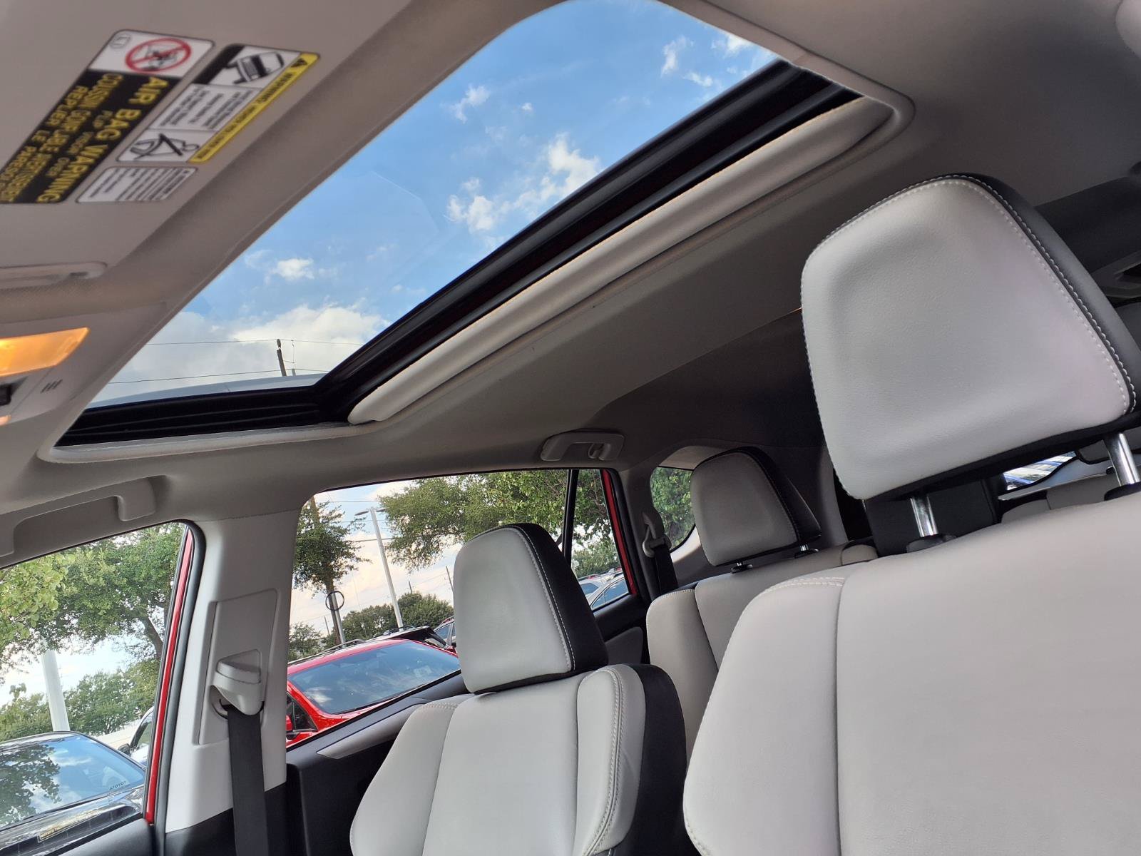 Used 2017 Toyota RAV4 Limited FWD image 5