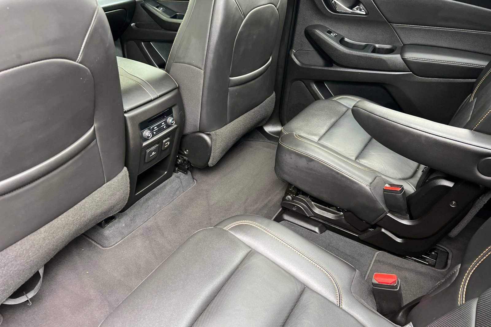 Used 2021 Chevrolet Traverse Premier w/ Redline Edition image 11