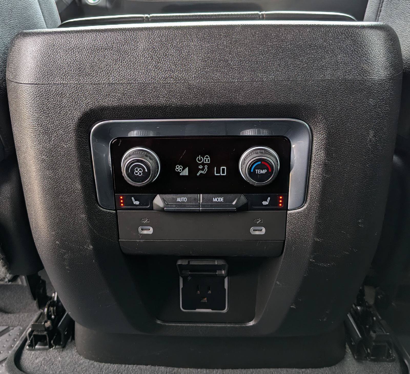Used 2023 Chevrolet Tahoe Premier AWD/4WD image 23