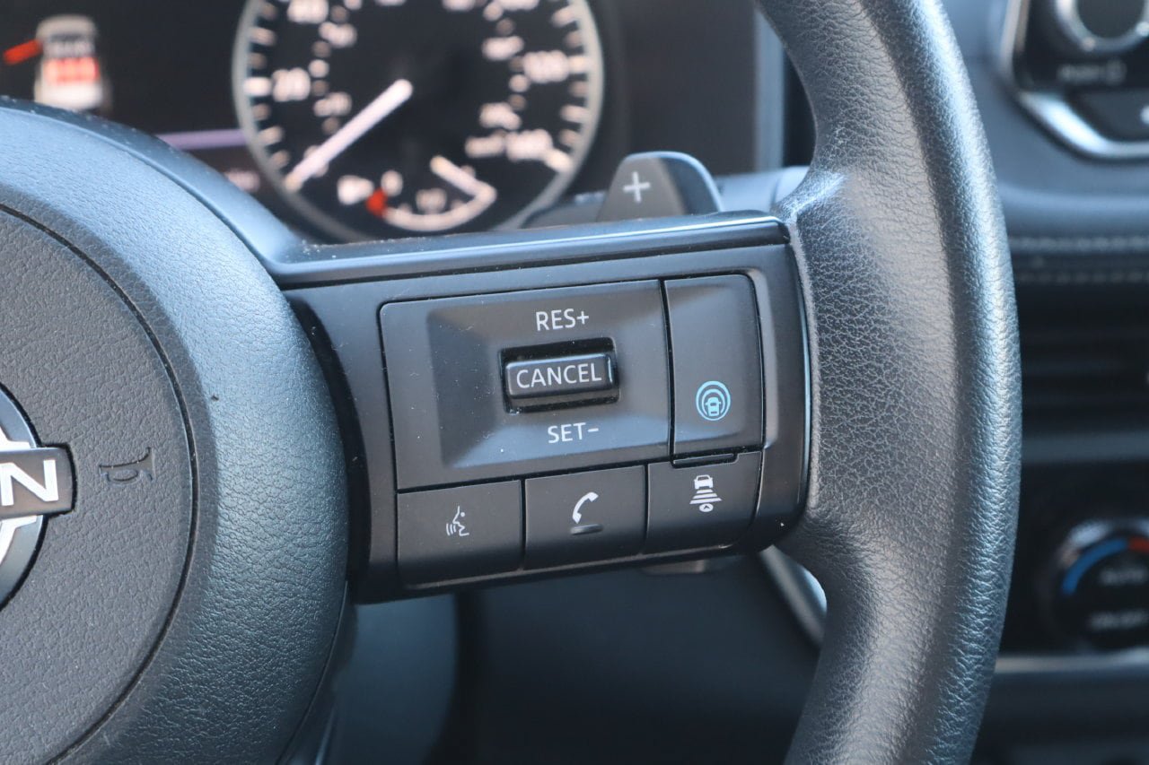Used 2024 Nissan Rogue SV FWD image 13