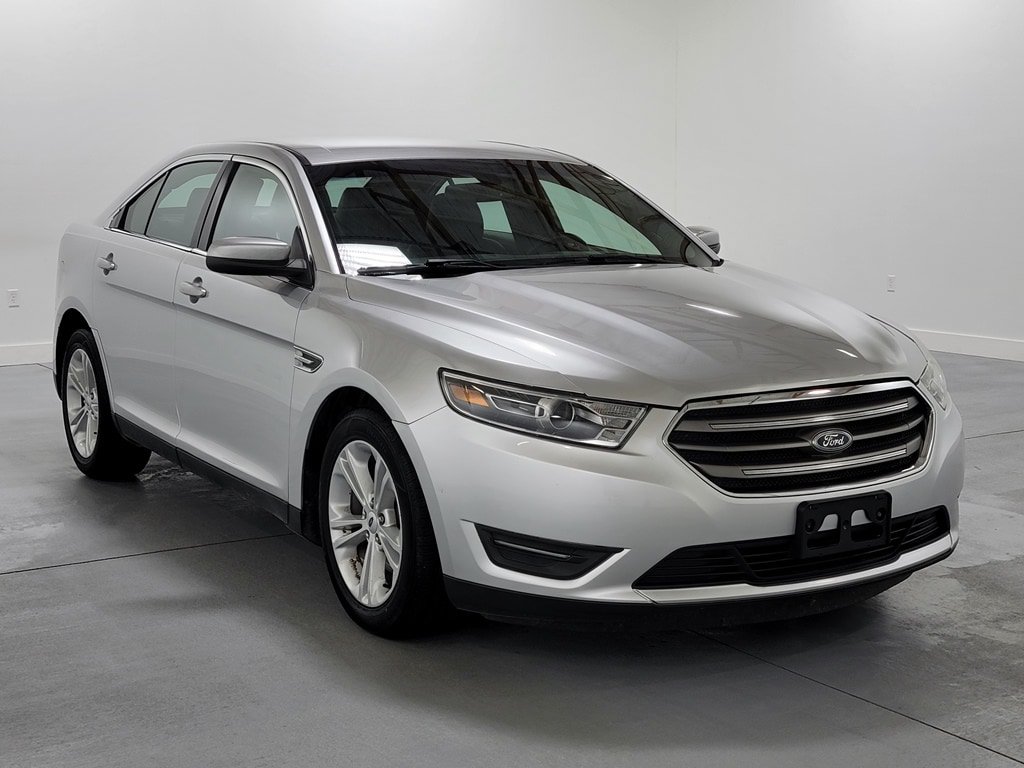 Used 2016 Ford Taurus SEL w/ Equipment Group 201A FWD image 2