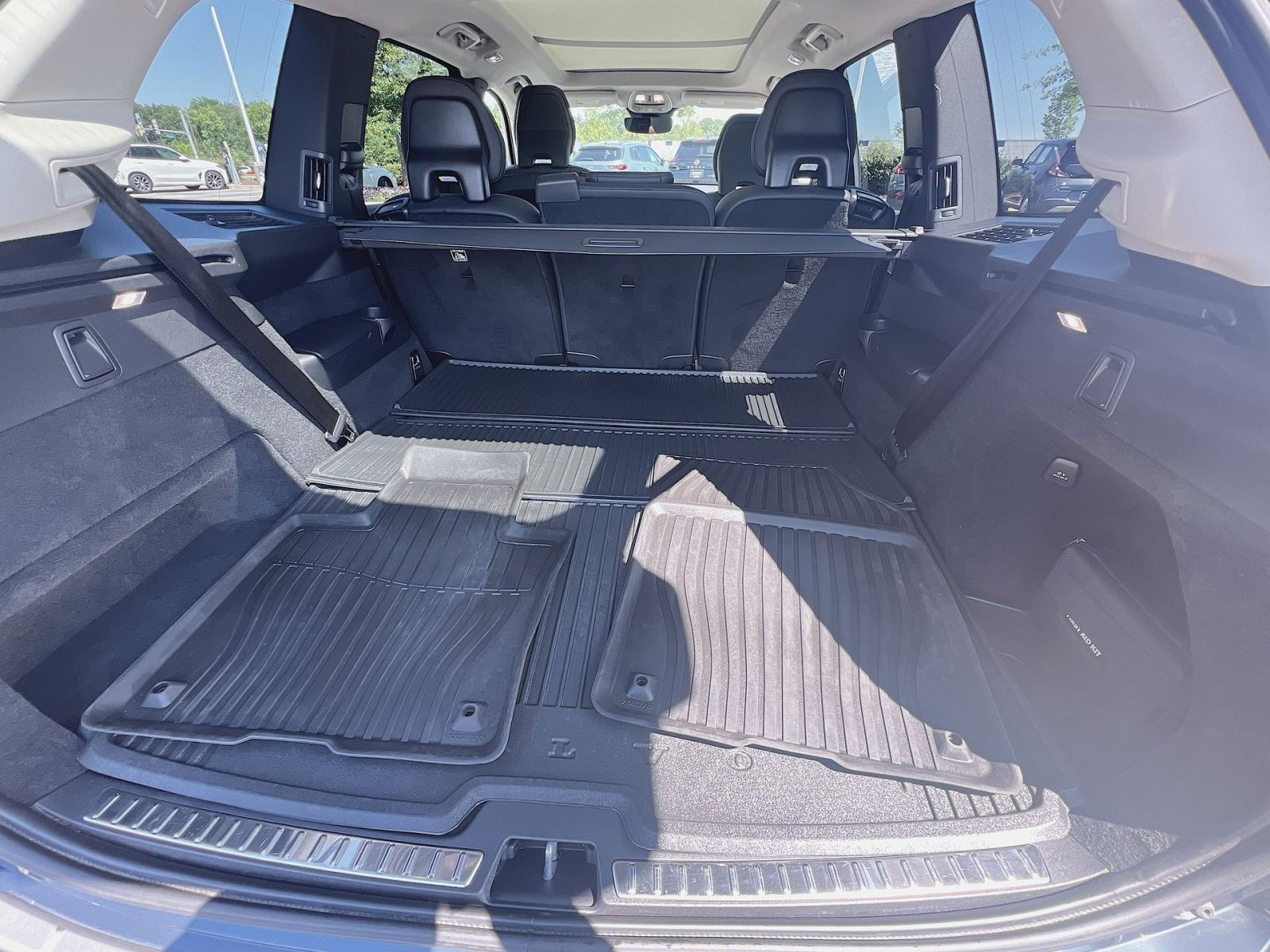 Certified 2023 Volvo XC90 B6 Plus w/ Protection Package Premier AWD/4WD image 27