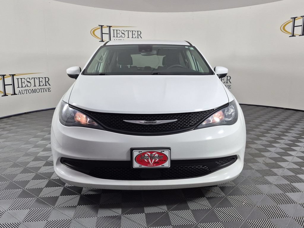 Used 2023 Chrysler Voyager LX FWD image 9