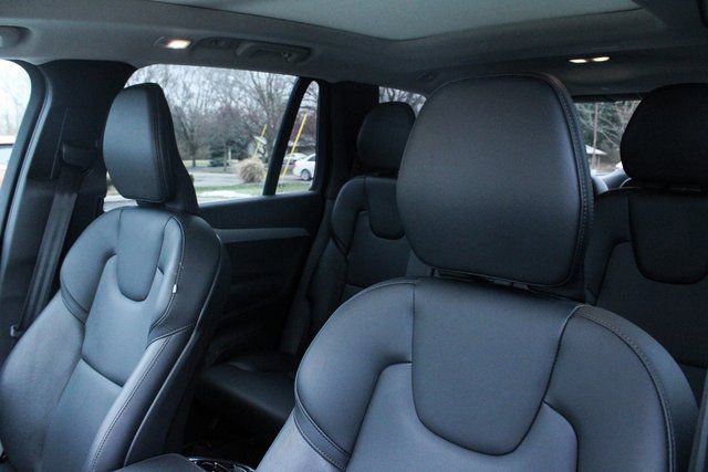 Used 2025 Volvo XC90 B5 Core image 14
