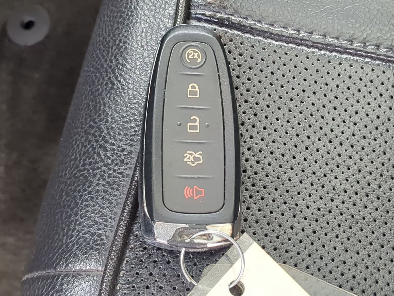 Used 2011 Lincoln MKX AWD w/ Sight & Sound Pkg image 40