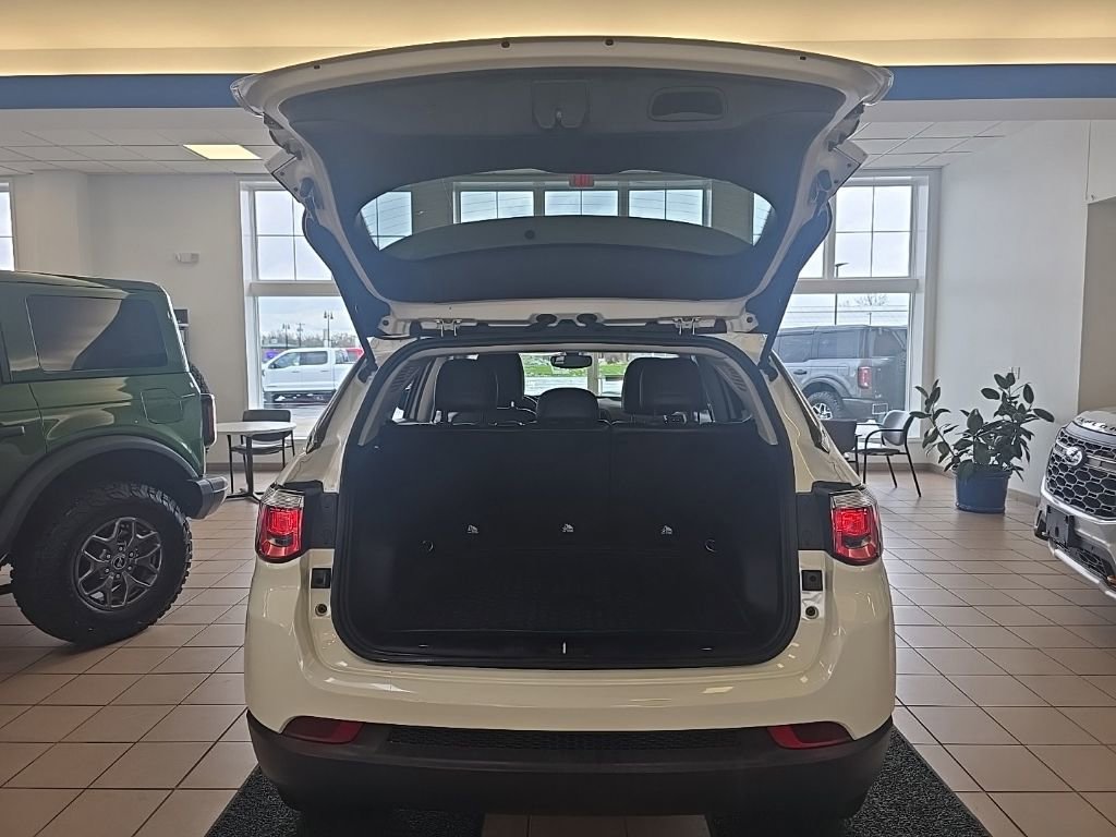 Used 2020 Jeep Compass Latitude w/ Cold Weather Group AWD/4WD image 28
