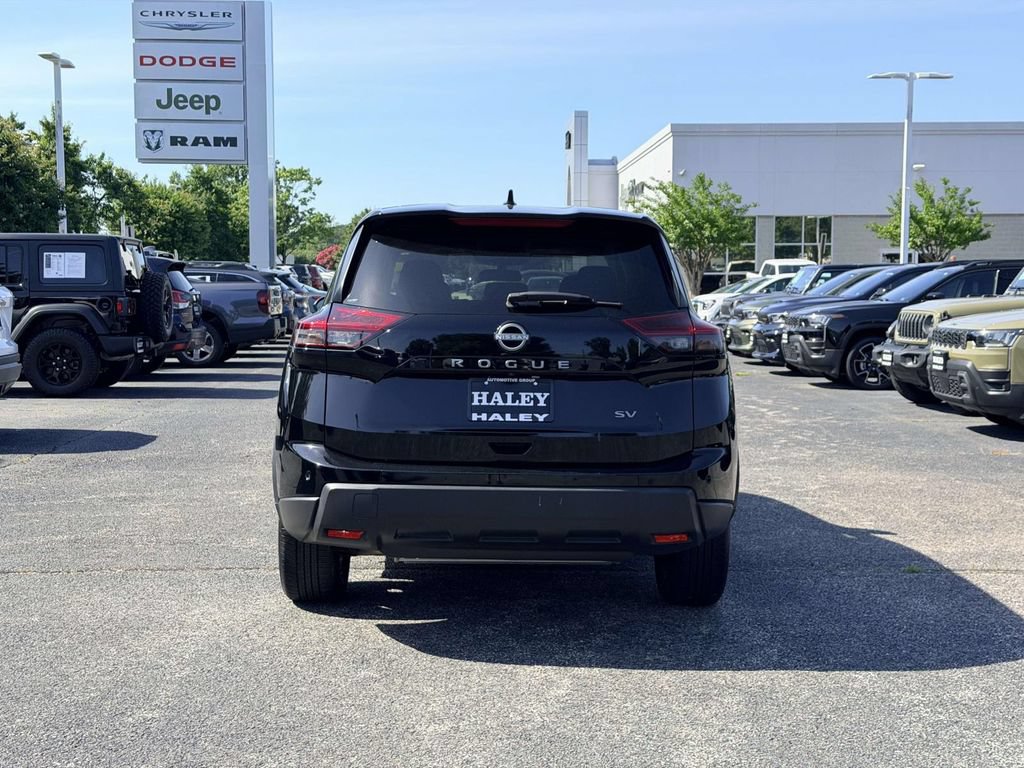 Used 2024 Nissan Rogue SV FWD image 3