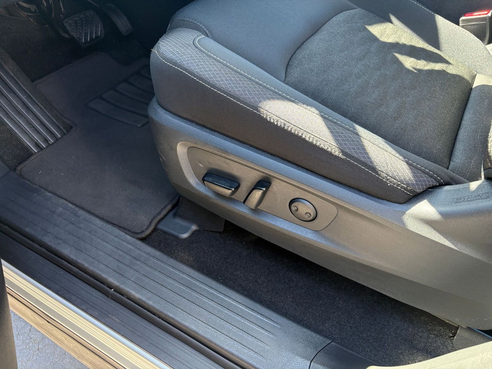 Used 2025 Nissan Pathfinder SV image 22