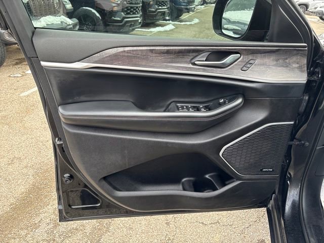 Used 2022 Jeep Grand Cherokee Limited image 14