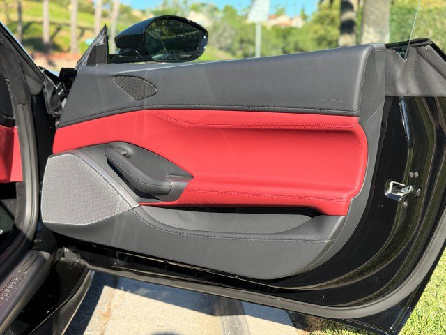 Used 2019 Ferrari Portofino RWD image 21