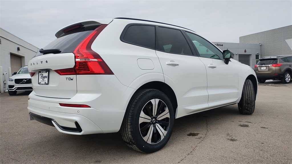 New 2025 Volvo XC60 T8 Core w/ Climate Package image 3