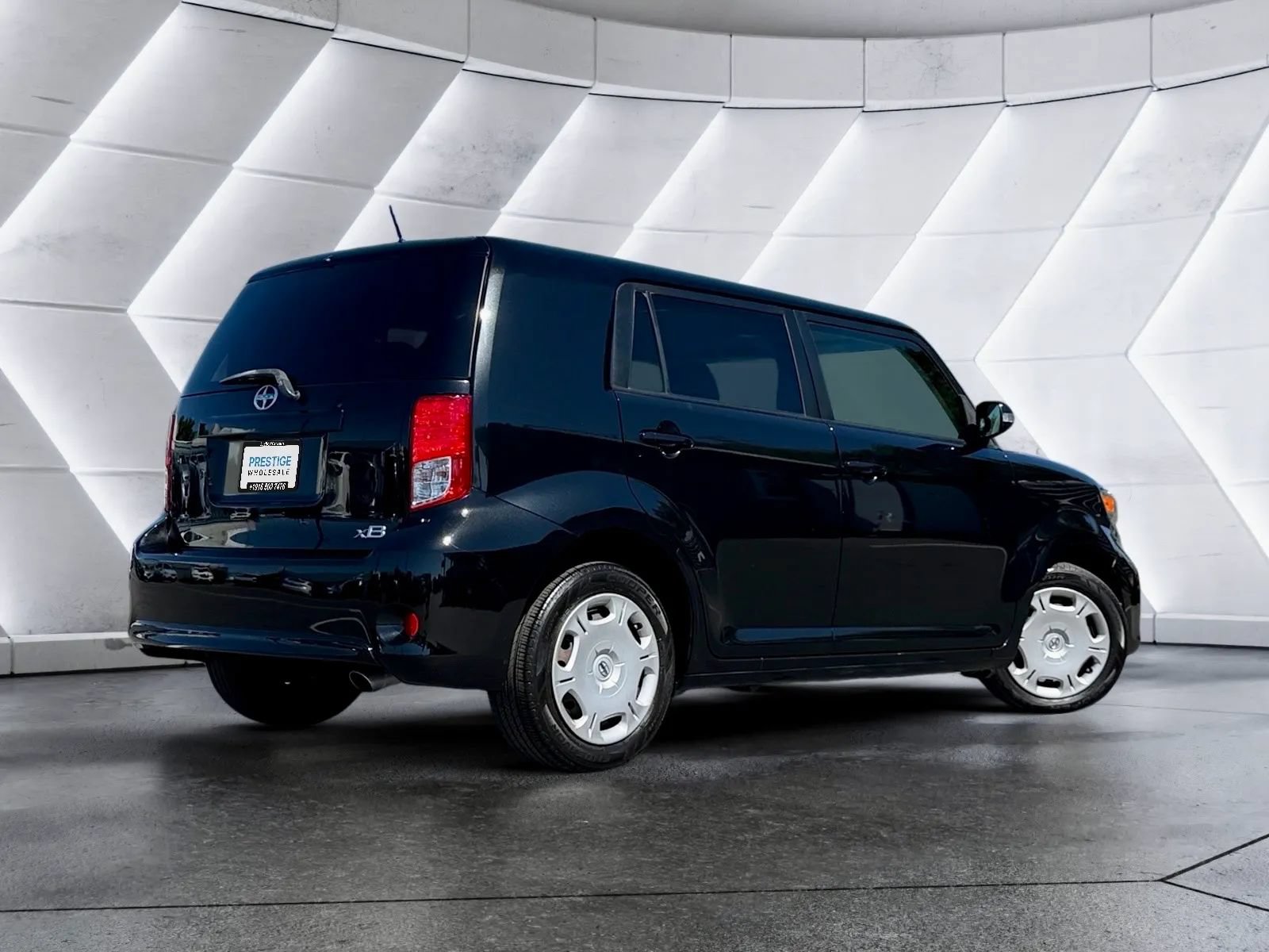 Used 2014 Scion xB FWD image 8