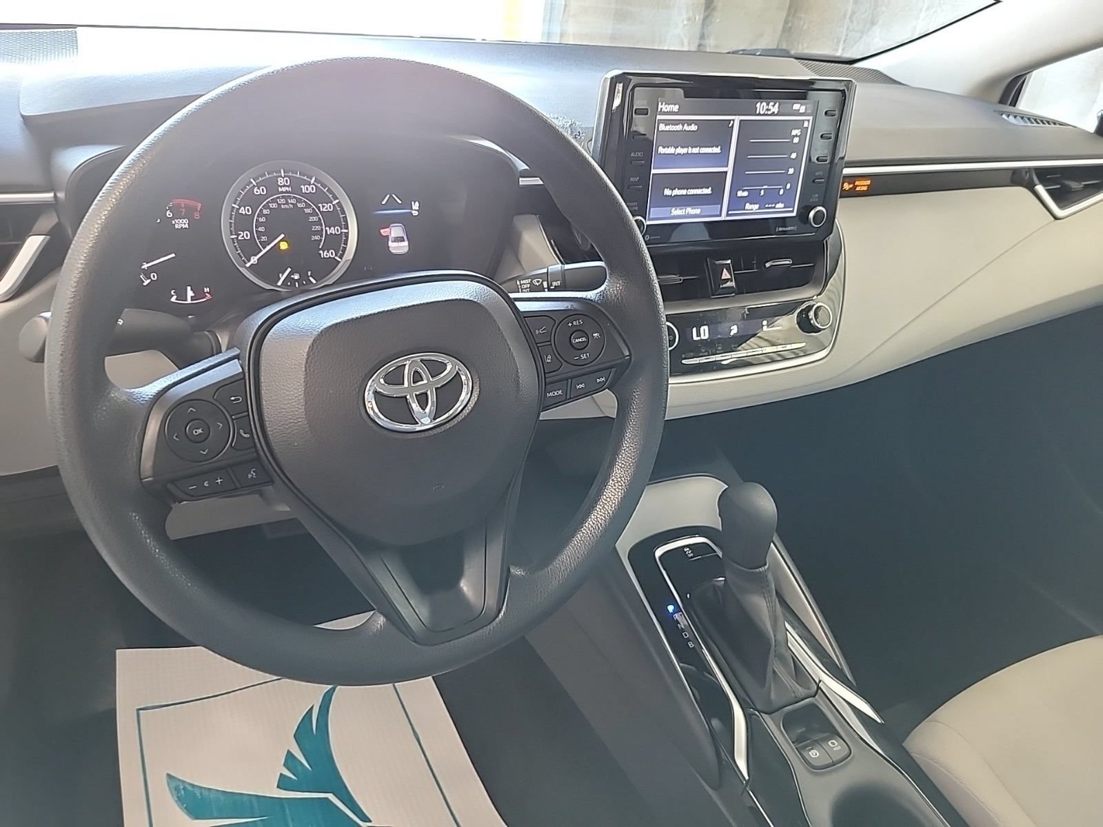 Used 2022 Toyota Corolla LE FWD image 2