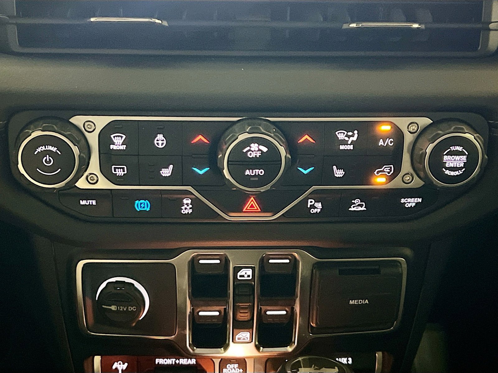 Used 2024 Jeep Wrangler Unlimited Rubicon 4xe AWD/4WD image 12