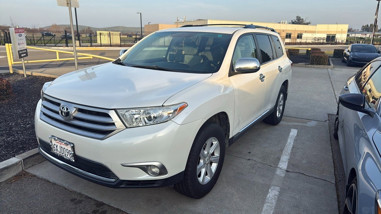 Used 2012 Toyota Highlander FWD image 1