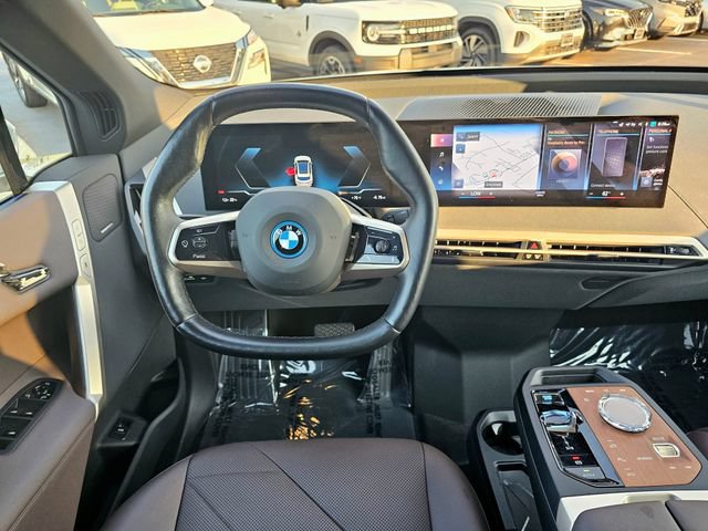 Used 2023 BMW iX xDrive50 w/ Ultimate Package 2 AWD/4WD image 31