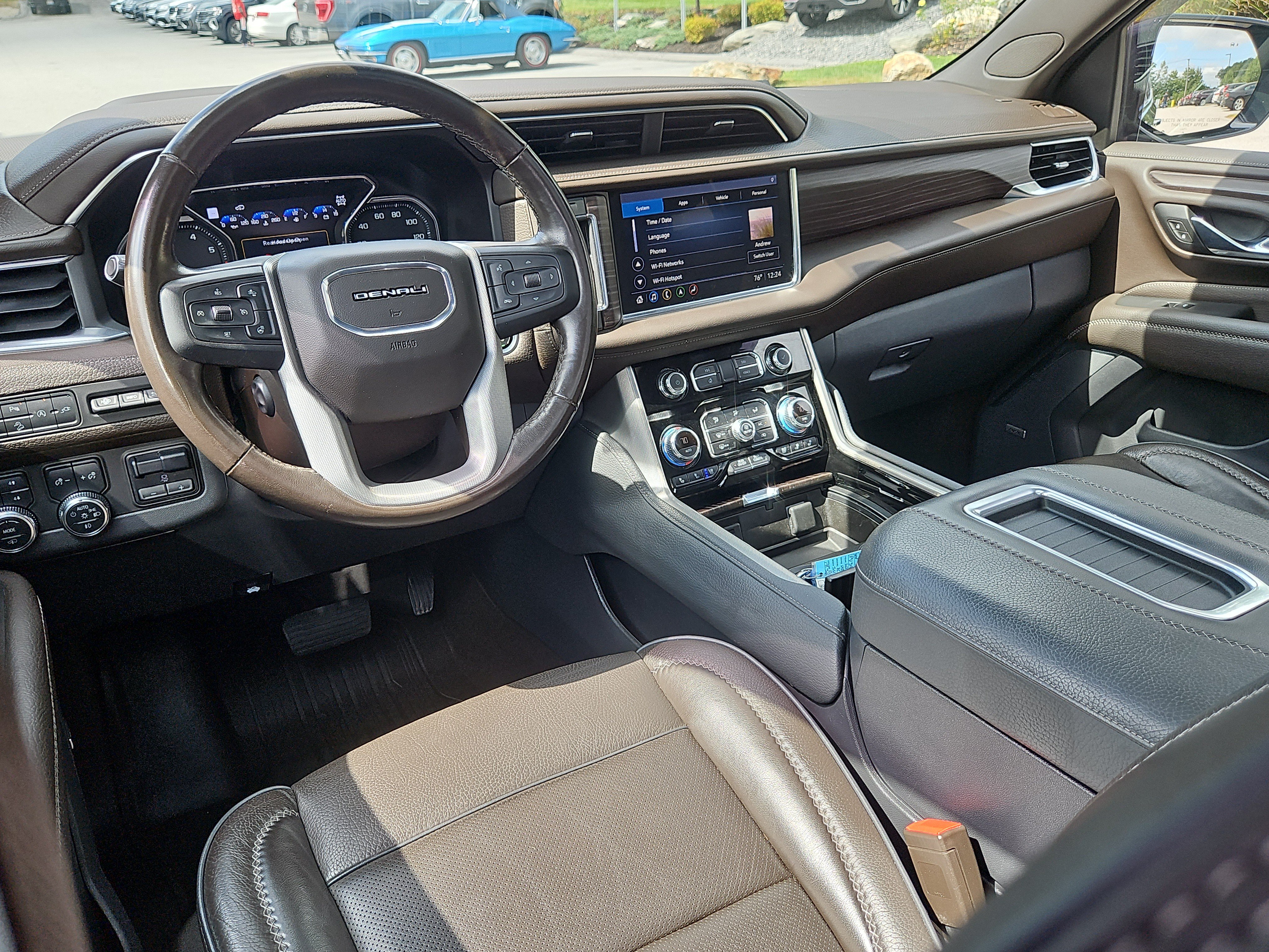 Used 2021 GMC Yukon Denali w/ Denali Ultimate Package AWD/4WD image 3