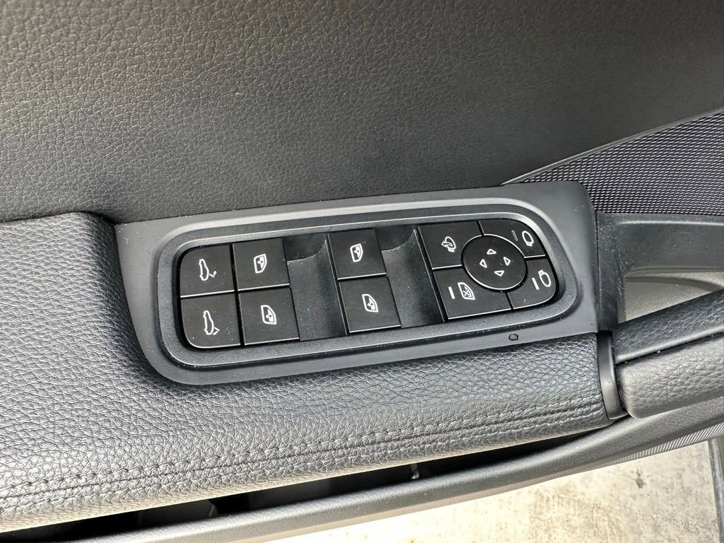 Used 2024 Porsche Cayenne Coupe image 19