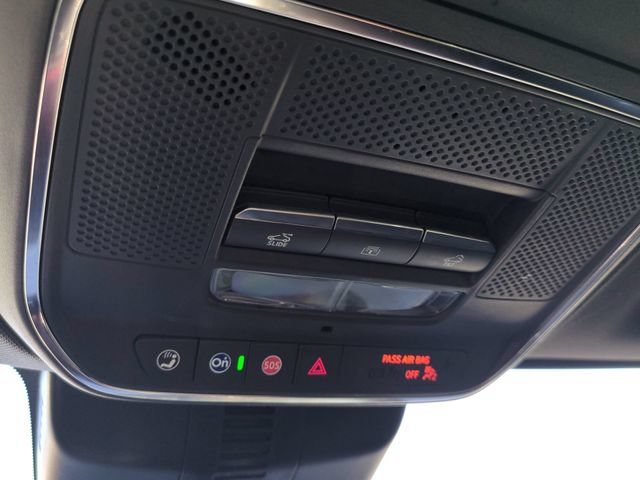 Used 2024 Chevrolet Traverse RS FWD image 25