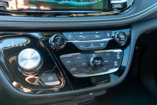 New 2026 Chrysler Pacifica Select image 22