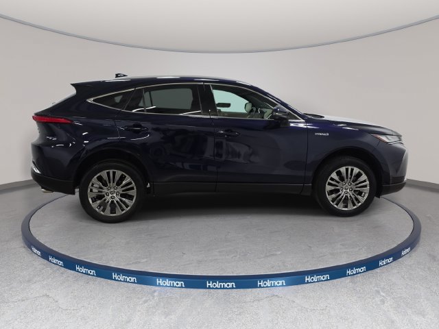 Certified 2021 Toyota Venza XLE w/ Softex Package AWD/4WD image 4