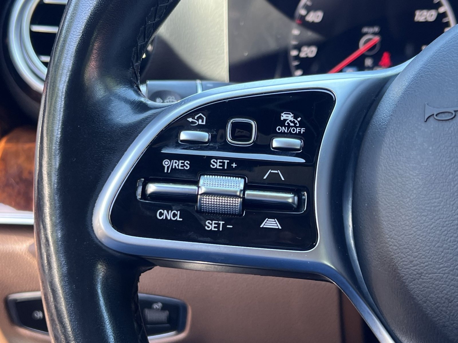 Used 2019 Mercedes-Benz E 300 4MATIC image 36