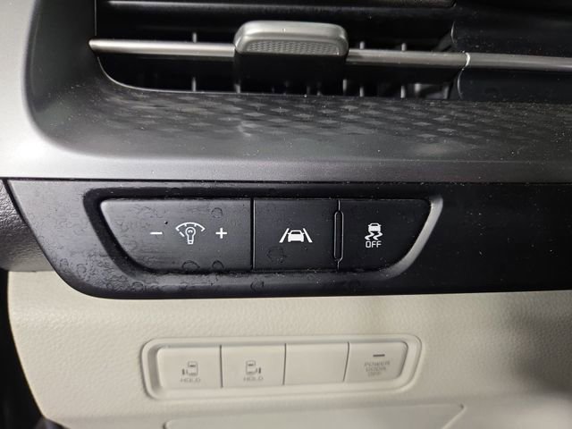 Used 2022 Kia Carnival LX image 28