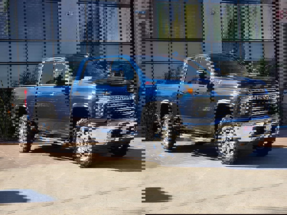 Used 2020 Chevrolet Silverado 2500 LTZ w/ LTZ Premium Package image 3