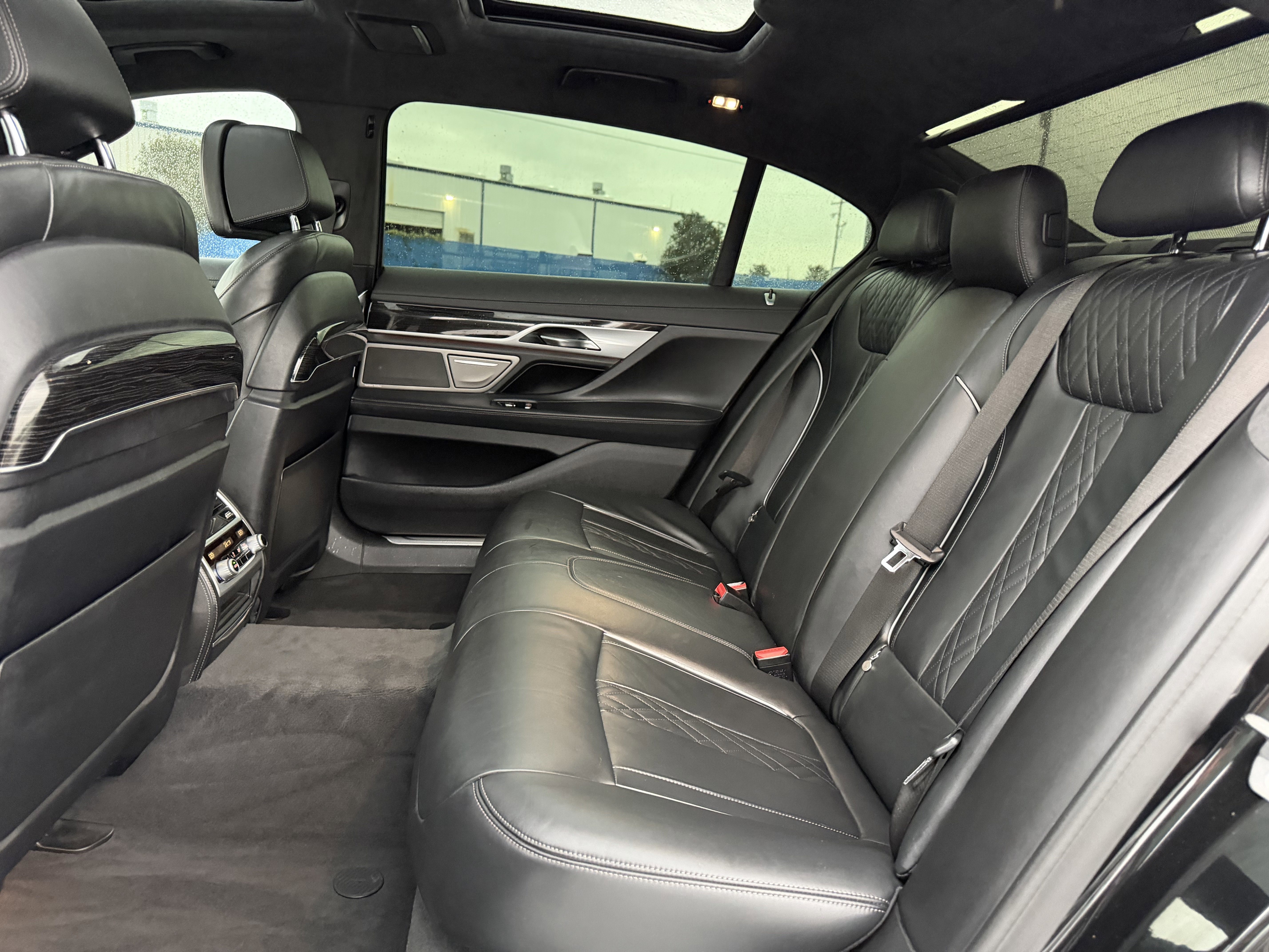 Used 2019 BMW 750i RWD image 37