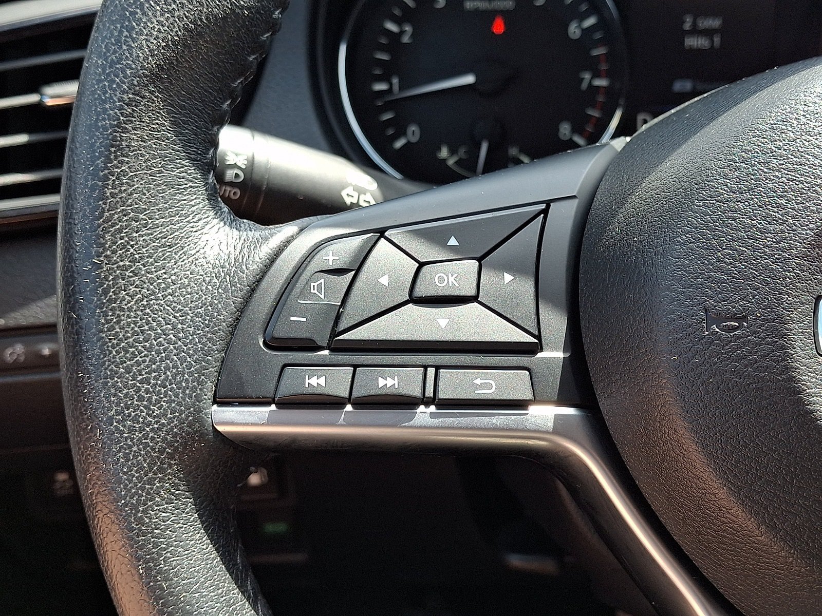 Used 2019 Nissan Rogue SV AWD/4WD image 21
